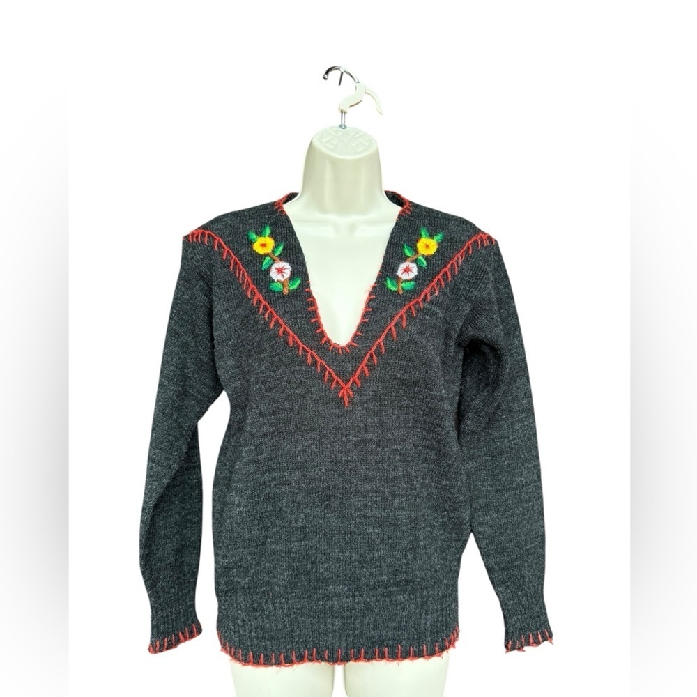 Vintage 70s Womens Gray Embroidered Floral V Neck Sweater Medium Cottagecore - Picture 2 of 12